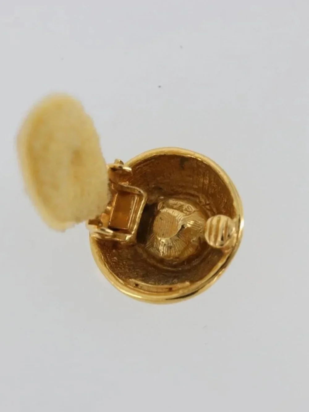 CHANEL brand	chanel color	gold